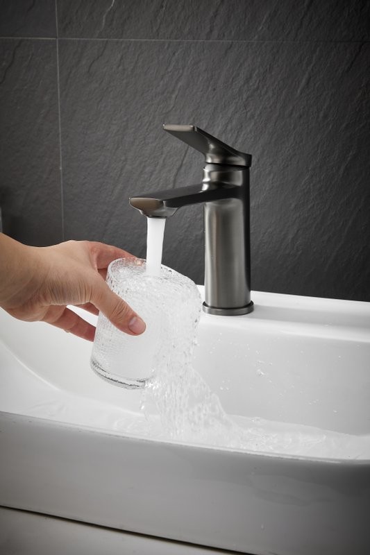 Смеситель для раковины BELZ B507 B10572-3 оружейная сталь