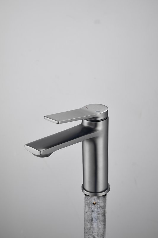 Смеситель для раковины BELZ B507 B10572-3 оружейная сталь