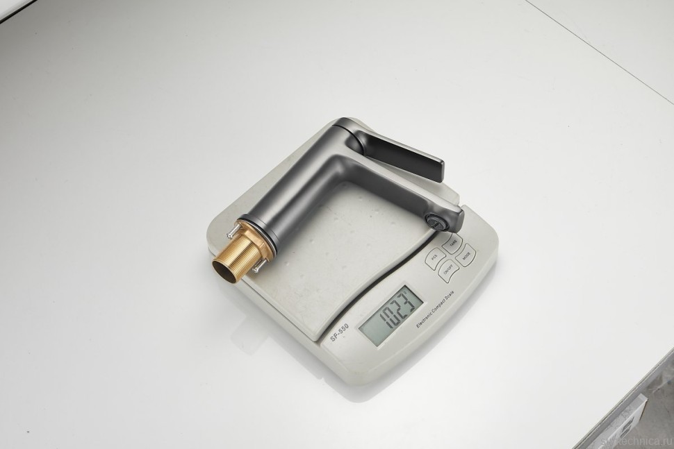 Смеситель для раковины BELZ B507 B10572-3 оружейная сталь