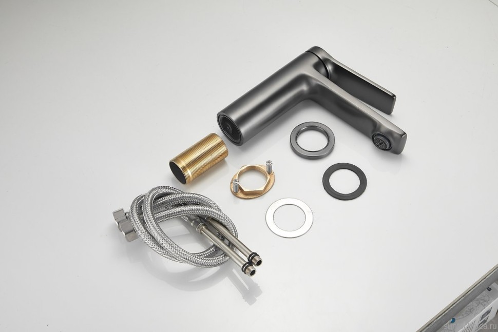 Смеситель для раковины BELZ B507 B10572-3 оружейная сталь