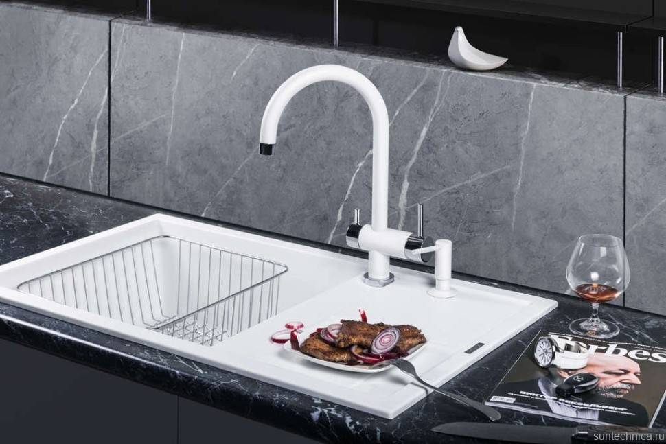 Комплект Мойка Omoikiri Sumi 86 белая + Измельчитель Nagare 750