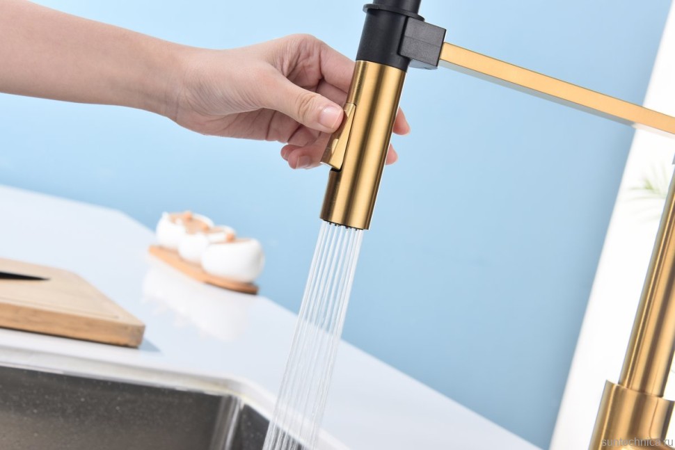 Смеситель для кухни Paulmark Halt Ha214021-BG брашированное золото, с гибким изливом