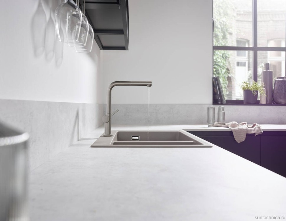 Комплект Смеситель Hansgrohe Talis M54 72808800 сталь + Фартук черный