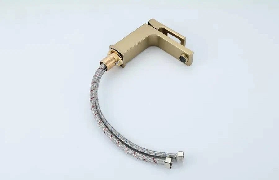 Смеситель для раковины Gappo G17-3 G1017-3 золотой сатин