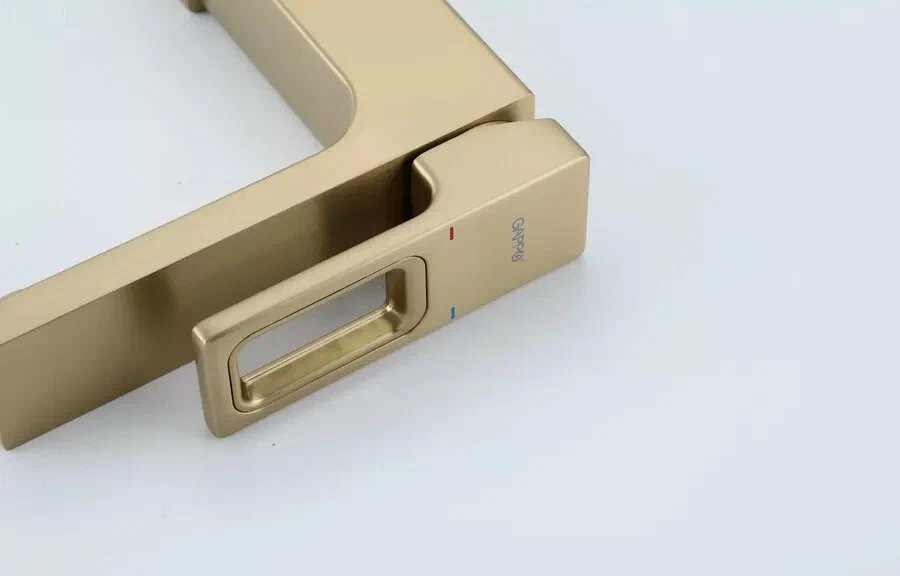 Смеситель для раковины Gappo G17-3 G1017-3 золотой сатин