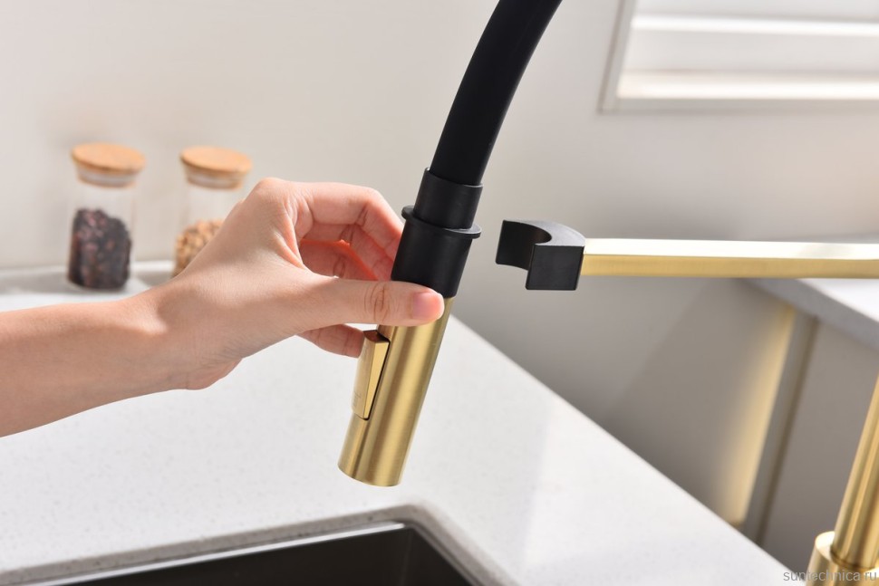 Смеситель для кухни Paulmark Halt Ha214021-LG с гибким изливом, светлое золото