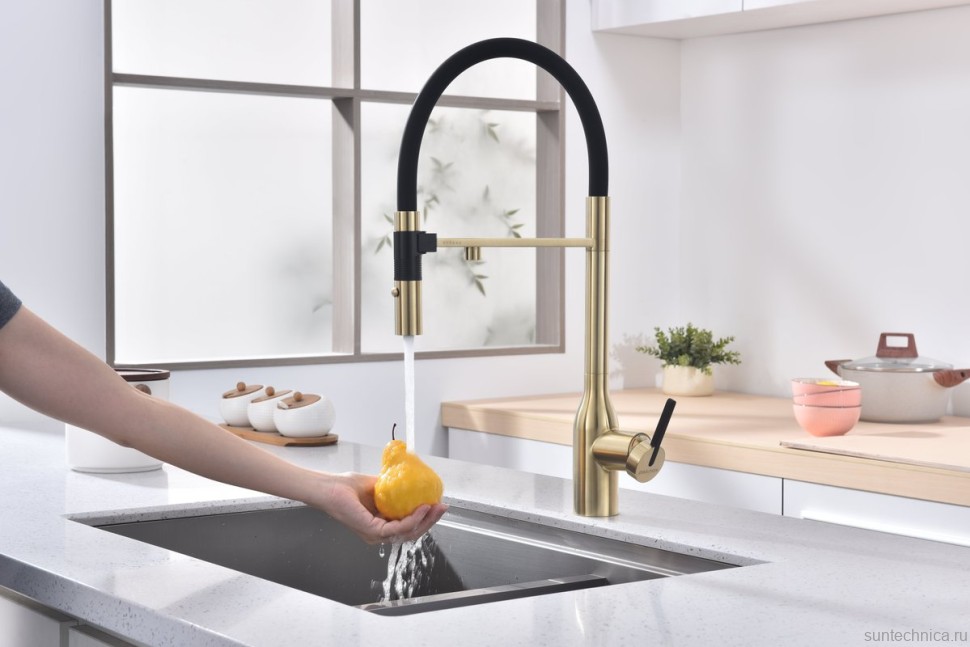 Смеситель для кухни Paulmark Magneto One Ma213188-LG светлое брашированное золото