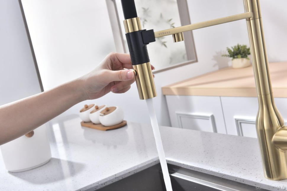 Смеситель для кухни Paulmark Magneto One Ma213188-LG светлое брашированное золото