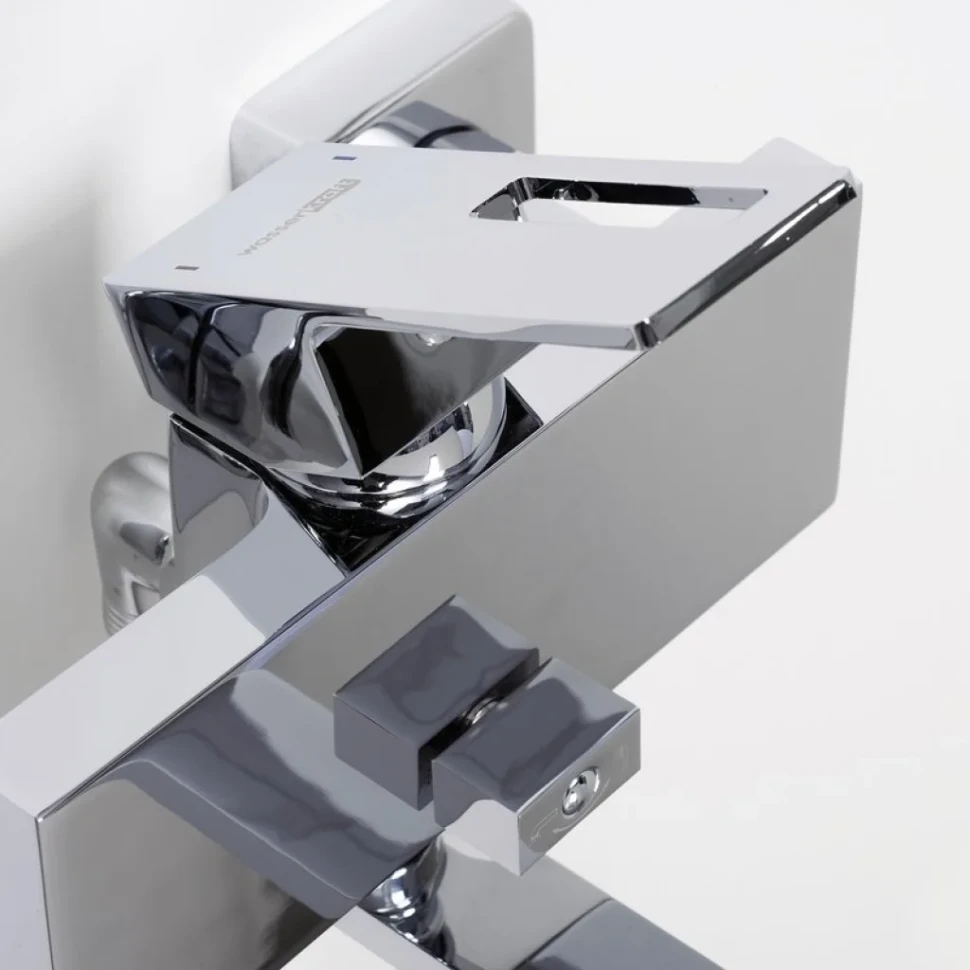 Смеситель с длинным изливом для ванны Wasserkraft Alme 1502L