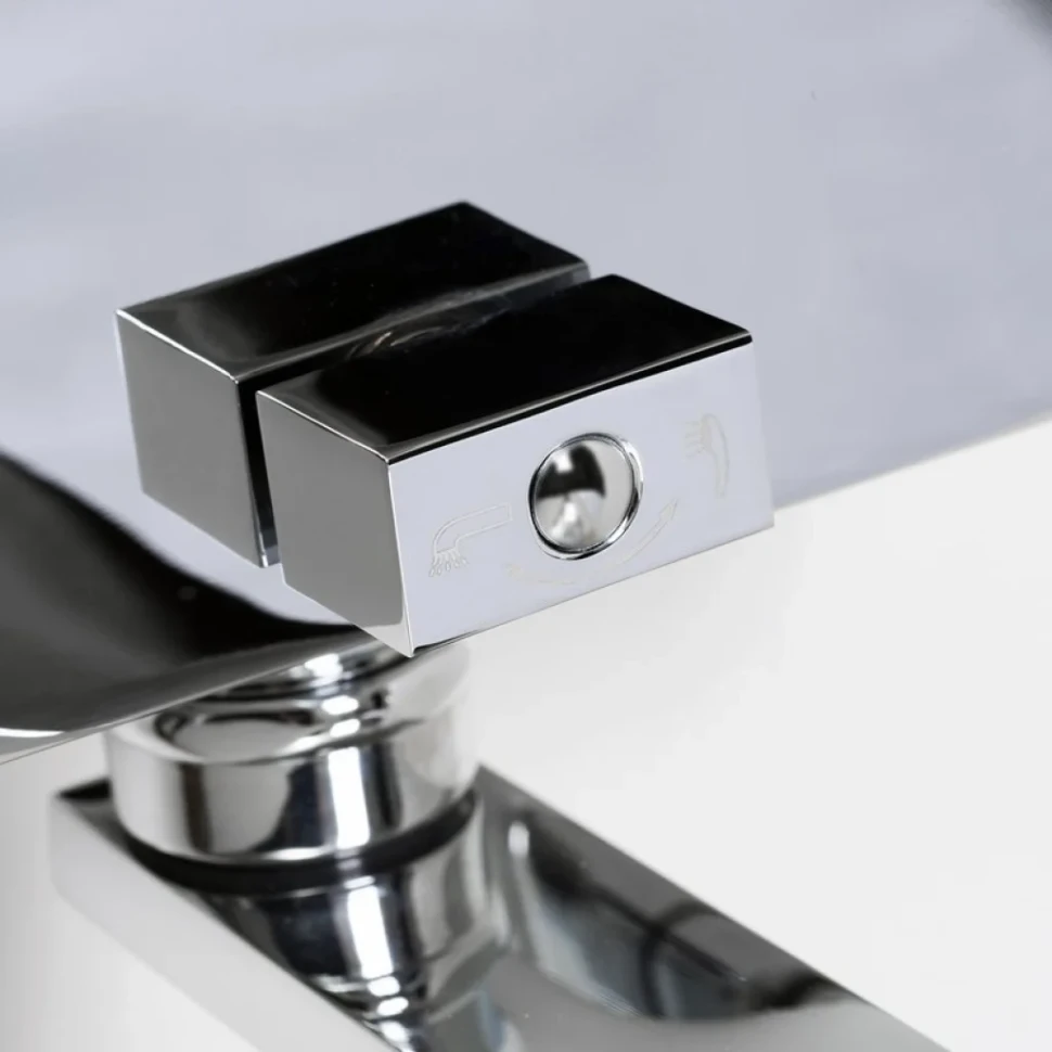 Смеситель с длинным изливом для ванны Wasserkraft Alme 1502L