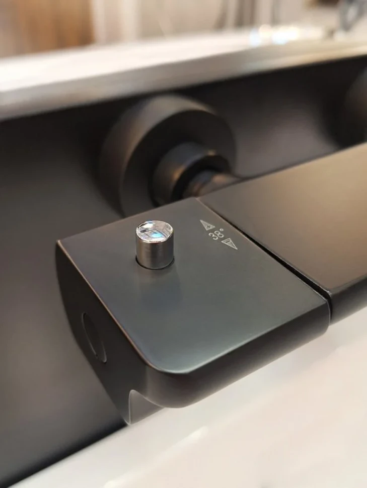 Термостатический смеситель AltroBagno Lamberto AltroBagnoLamberto0212MB для ванны с душем, матовый черный