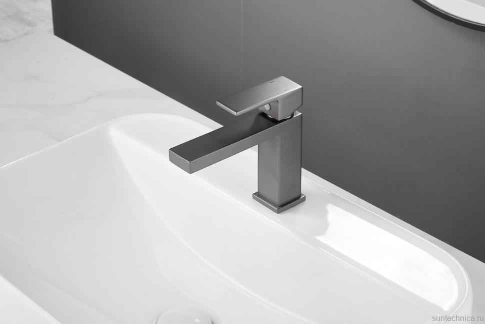 Смеситель для раковины BELZ B672 B10672-3 оружейная сталь