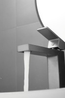 Смеситель для раковины BELZ B672 B10672-3 оружейная сталь Смеситель для раковины BELZ B672 B10672-3 оружейная сталь