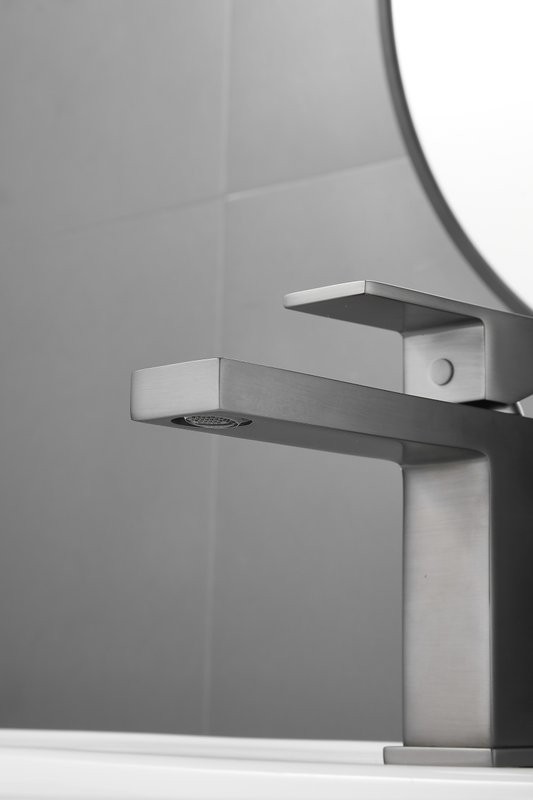 Смеситель для раковины BELZ B672 B10672-3 оружейная сталь