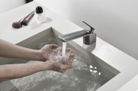 Смеситель для раковины Black&White Gravity 7104GM gun metal Смеситель для раковины Black&White Gravity 7104GM gun metal