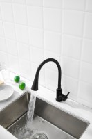 Смеситель для кухни BELZ B810 B74810-7 с гибким изливом, черный