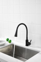 Смеситель для кухни BELZ B810 B74810-7 с гибким изливом, черный