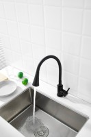 Смеситель для кухни BELZ B810 B74810-7 с гибким изливом, черный