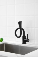 Смеситель для кухни BELZ B810 B74810-7 с гибким изливом, черный