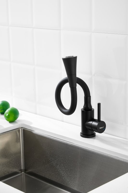 Смеситель для кухни BELZ B810 B74810-7 с гибким изливом, черный