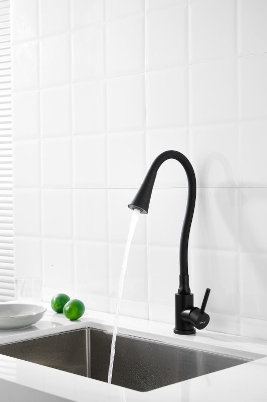 Смеситель для кухни BELZ B810 B74810-7 с гибким изливом, черный