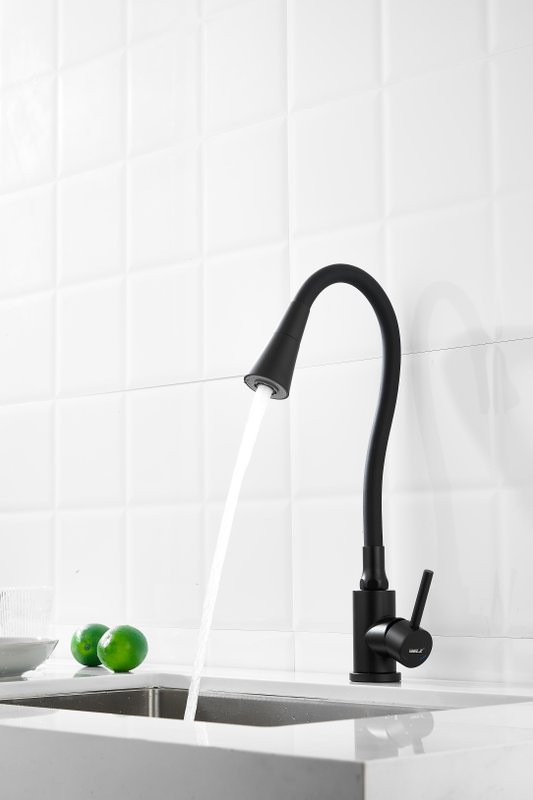 Смеситель для кухни BELZ B810 B74810-7 с гибким изливом, черный