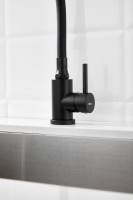 Смеситель для кухни BELZ B810 B74810-7 с гибким изливом, черный