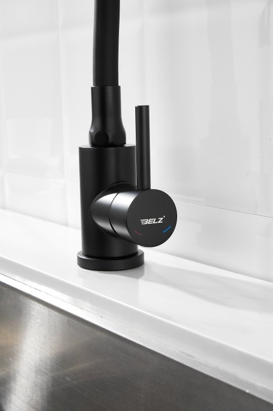 Смеситель для кухни BELZ B810 B74810-7 с гибким изливом, черный