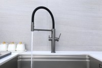 Смеситель для кухни Paulmark Nexus Ne213999-GM с гибким изливом, вороненая сталь