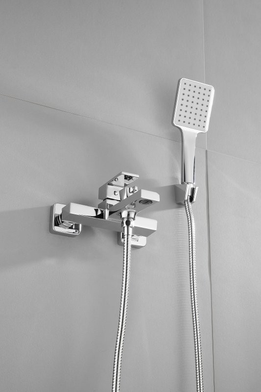 Смеситель для ванны с душем BELZ B60613 хром