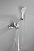 Смеситель для ванны с душем BELZ B60613 хром Смеситель для ванны с душем BELZ B60613 хром