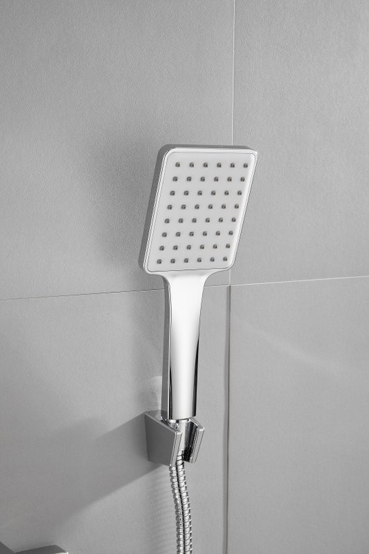 Смеситель для ванны с душем BELZ B60613 хром