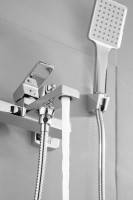 Смеситель для ванны с душем BELZ B60613 хром Смеситель для ванны с душем BELZ B60613 хром