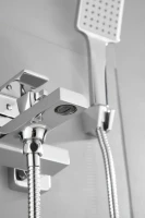 Смеситель для ванны с душем BELZ B60613 хром Смеситель для ванны с душем BELZ B60613 хром