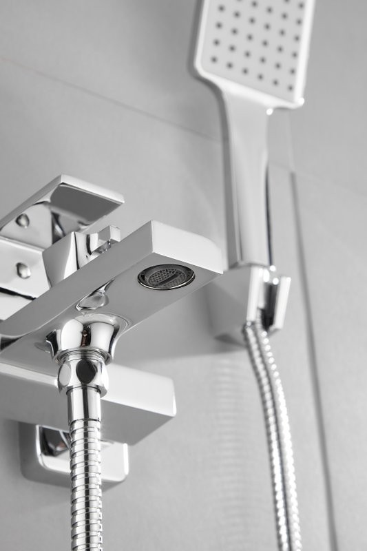 Смеситель для ванны с душем BELZ B60613 хром