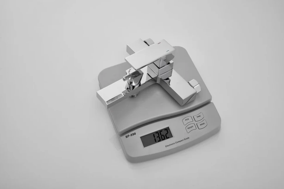 Смеситель для ванны с душем BELZ B60613 хром