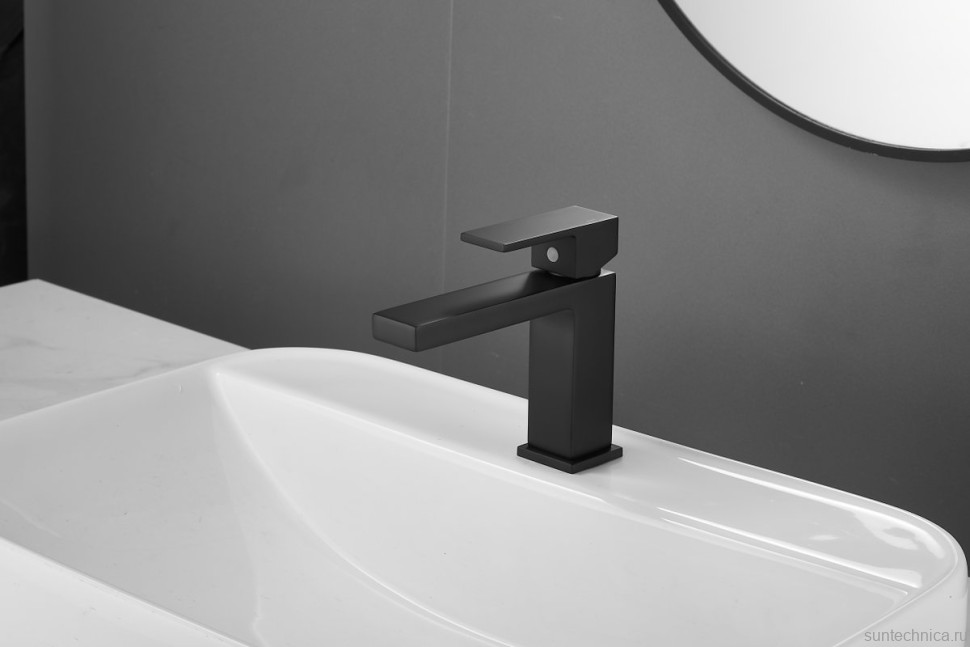 Смеситель для раковины BELZ B672 B10672-7 матовый черный