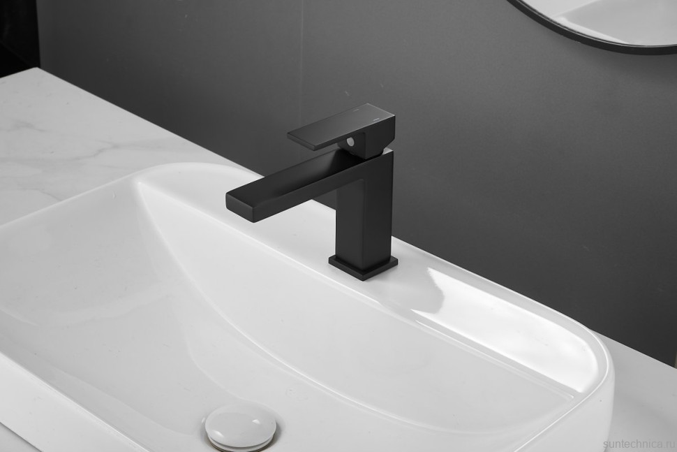 Смеситель для раковины BELZ B672 B10672-7 матовый черный