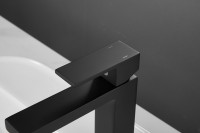 Смеситель для раковины BELZ B672 B10672-7 матовый черный