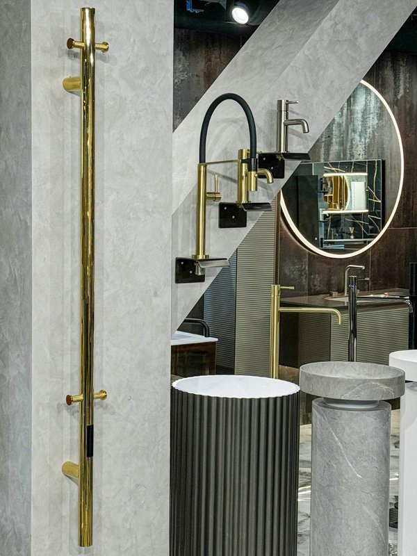 Полотенцесушитель электрический Boheme Uno 726-G 150x12, gold