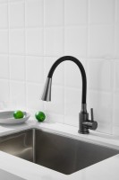 Смеситель для кухни BELZ B810 B74810-3 с гибким изливом, оружейная сталь