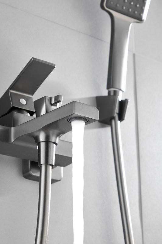 Смеситель для ванны с душем BELZ B60613-3 вороненая сталь