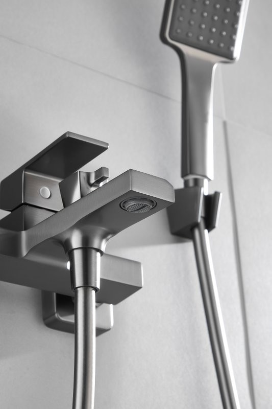 Смеситель для ванны с душем BELZ B60613-3 вороненая сталь