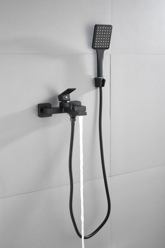 Смеситель для ванны с душем BELZ B60613-7 черный