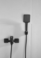 Смеситель для ванны с душем BELZ B60613-7 черный Смеситель для ванны с душем BELZ B60613-7 черный