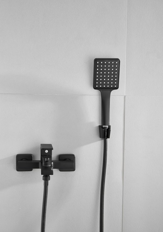 Смеситель для ванны с душем BELZ B60613-7 черный