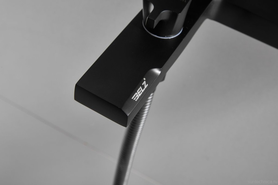 Смеситель для ванны с душем BELZ B60613-7 черный