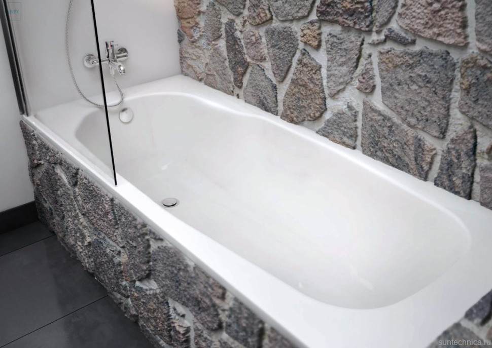 Стальная ванна BLB Atlantica 180x80 см, пристенная, белая, на ножках