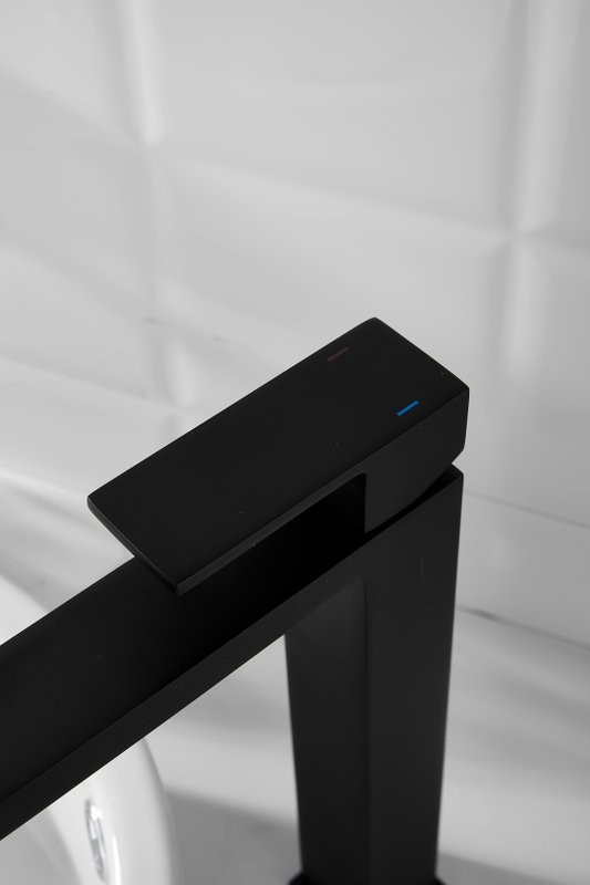 Смеситель для раковины BELZ B613 B11613-7 матовый черный