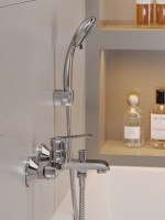 Смеситель для ванны с душем Orange Prim M42-100cr хром Смеситель для ванны с душем Orange Prim M42-100cr хром